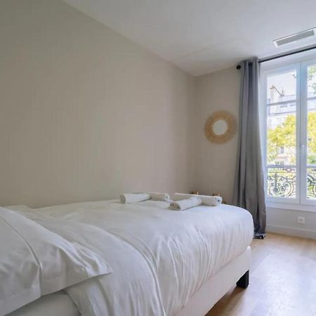 Stylish 2 Bedroom Apartment In Париж Екстериор снимка