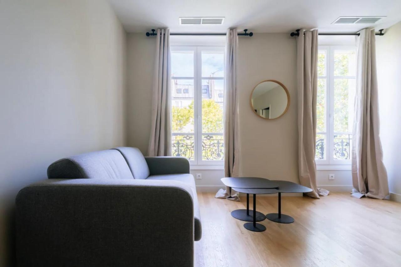 Stylish 2 Bedroom Apartment In Париж Екстериор снимка