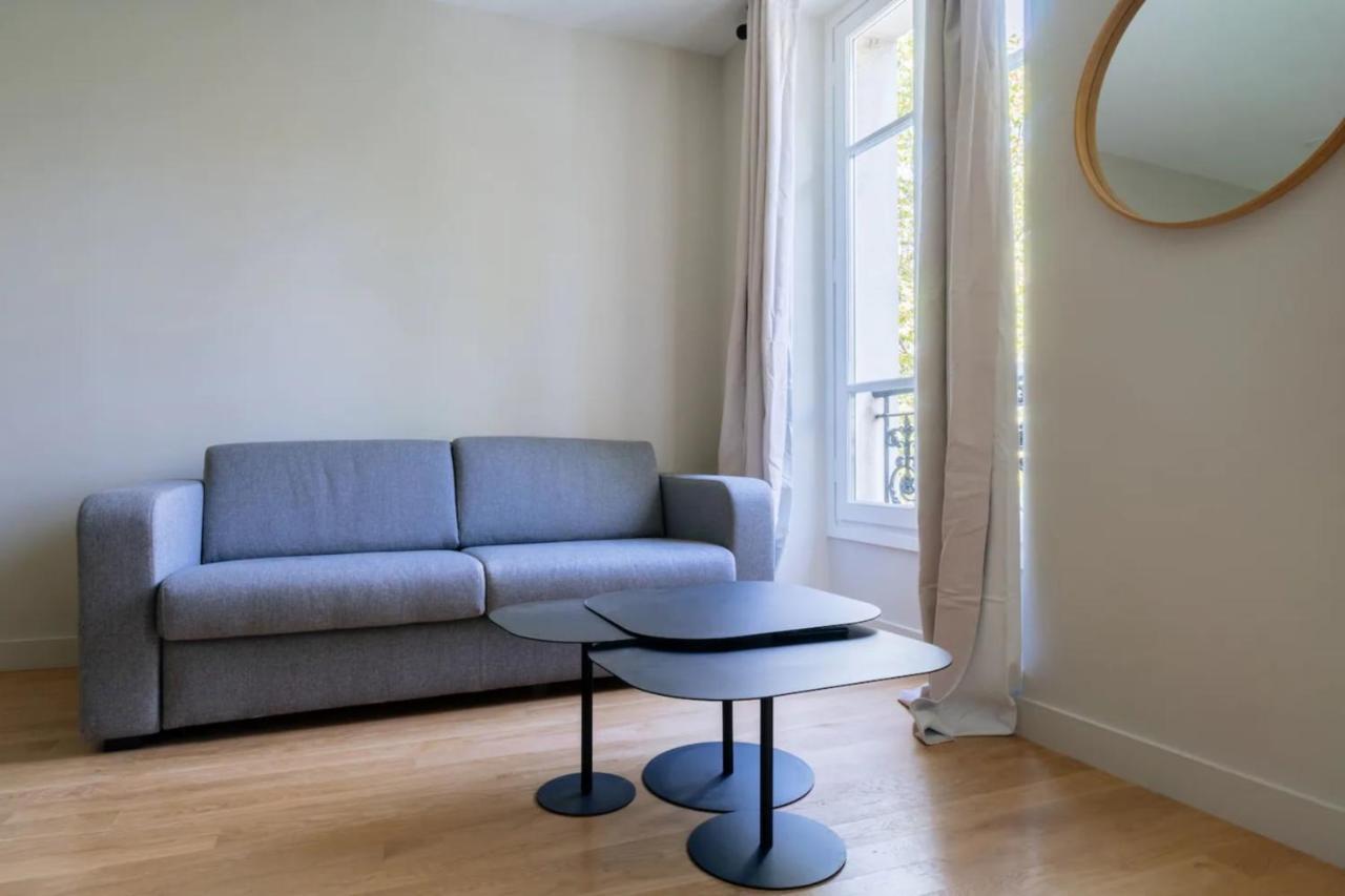 Stylish 2 Bedroom Apartment In Париж Екстериор снимка
